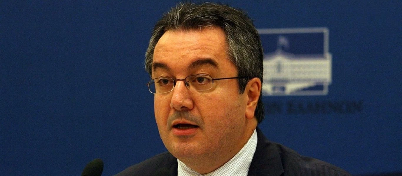 Ηλ. Μόσιαλος: «Φοράμε τη μάσκα όπως τα εσώρουχα» (φώτο)